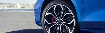 close up of a SMART alloy wheel repair on a blue Ford car